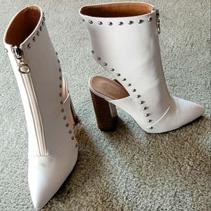White wild diva boots